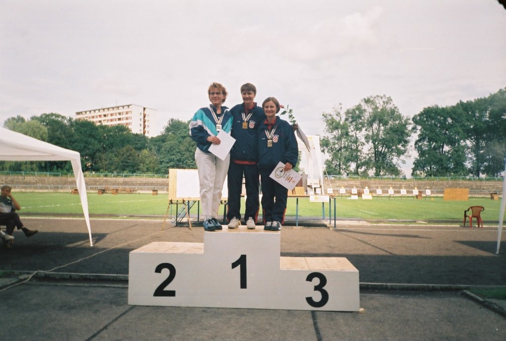 enepojedinano1bpereglin2elkepoth3nikolinakrivanek.jpg